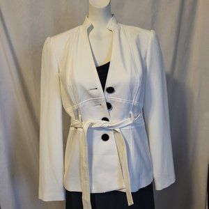 Signature by Larry Levine Women's Fitted White Blazer Jacket Size 6, w/ Belt